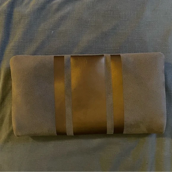 Neiman Marcus Convertible Clutch Tan Shoulder Bag Gold Foil Accent - Picture 10 of 10